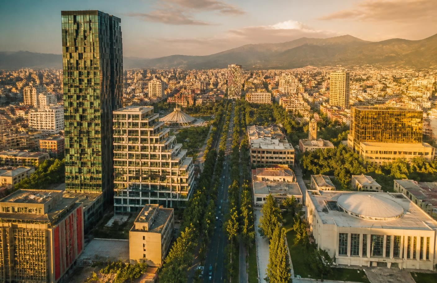 Veduta del centro di Tirana, sede della clinica partner
